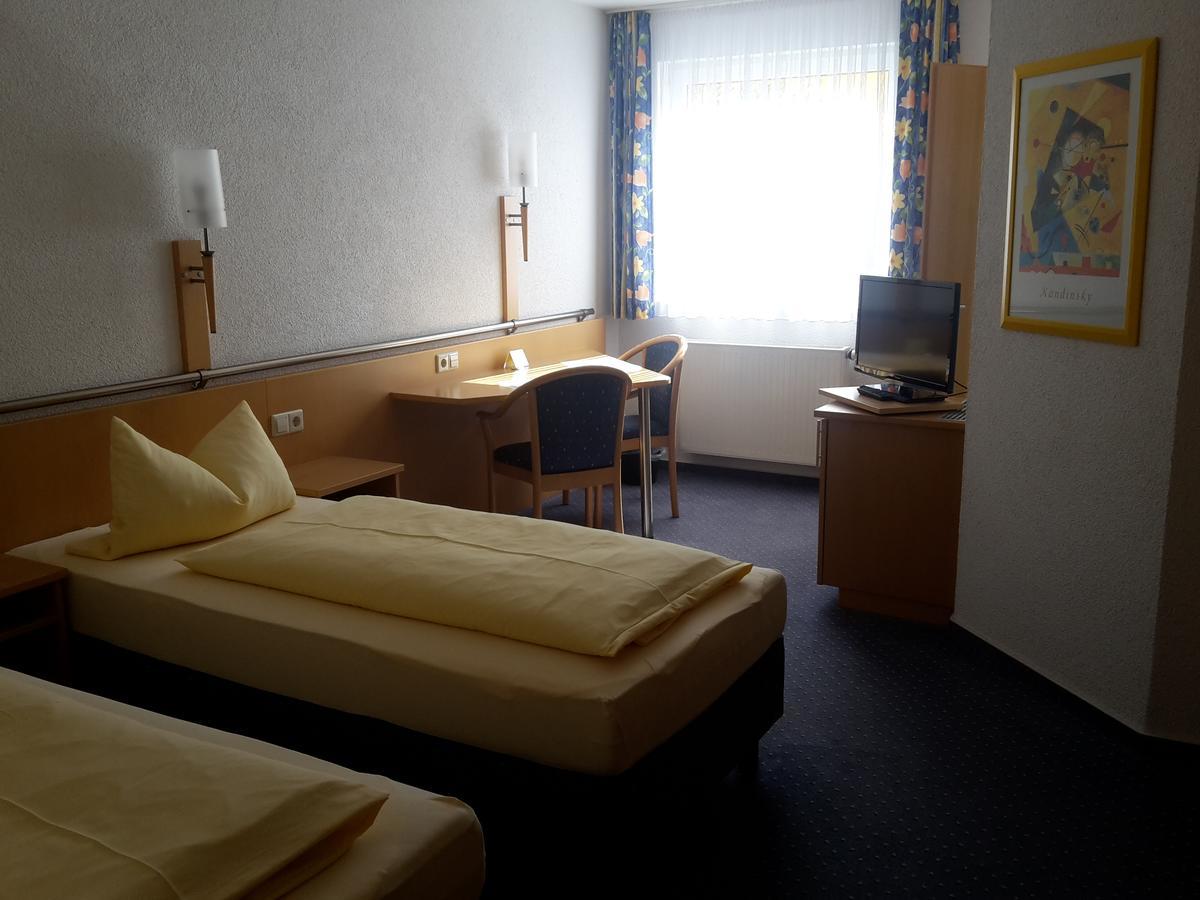 Motel Am Highway Althengstett Buitenkant foto