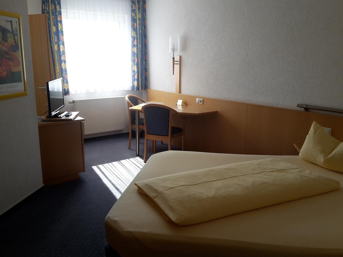 Motel Am Highway Althengstett Buitenkant foto