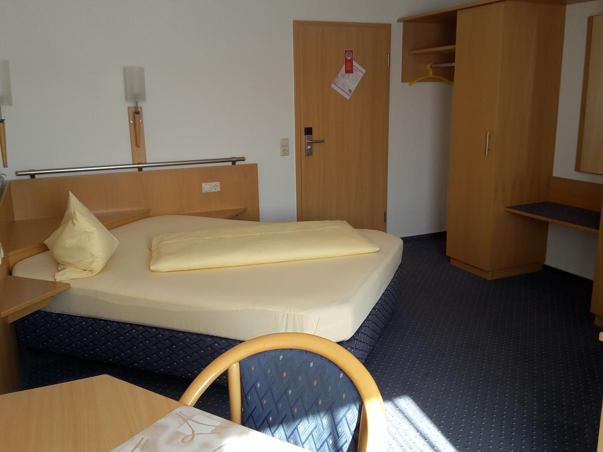 Motel Am Highway Althengstett Buitenkant foto